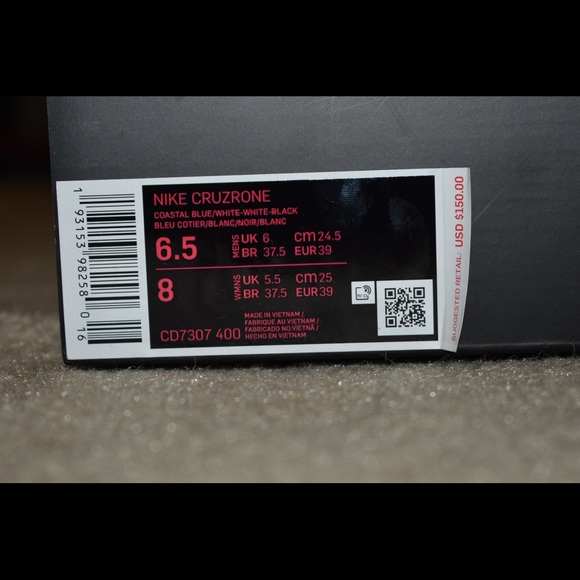 I’m selling an limited addition pair of Nikes - Picture 2 of 8